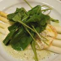 Osteria UVA RARA 横浜 - ホワイトアスパラ・オーブン焼きwithウォッシュチーズ