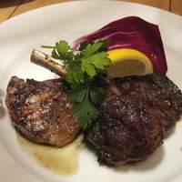 Osteria UVA RARA 横浜 - 炭火焼き３種の肉の盛り合わせ（牛ロース・白金豚・仔羊）