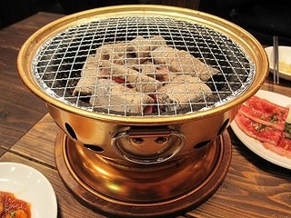 Oomori horumon marumichi - 炭火で焼くスタイルは○