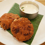 ヴェヌス サウス インディアン ダイニング - キーマ・ワダ(500円)