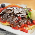 ミツバチ 北四番丁店 - パリパリチョコベリーパンケーキ＋トッピングのアイス１