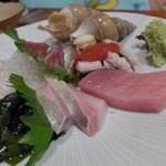 粉吉うどん - 刺し身三種盛りも