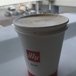 Illy Coffee & Fountain Bar - 外の景色を眺めながらいただくことができます！
