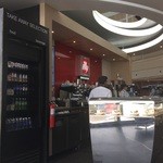 Illy Coffee & Fountain Bar - お店はオープンカフェでオシャレな感じです☆