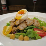 鶏ハラミ肉のソテーサラダ仕立て　800円(2015年8月）