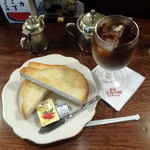 新宿 スカラ座 - アイスオーレ800円、厚切りトースト300円