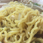 聚楽 - 醤油ラーメンの麺