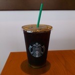 スターバックスコーヒー - ドリップコーヒー(アイス)のベンティサイズです。(2015年8月)