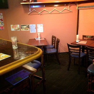 どことなく懐かしい想いを感じるノスタルジックな店内の雰囲気