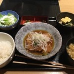 おいしい寿司と活魚料理 魚の飯 - 煮魚定食　880円