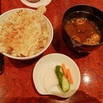 鉄板焼 甚 - 【山ひこ】+700円のガーリックライスと赤出汁、香の物