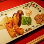 鉄板焼 甚 - 【山ひこ】季節の焼き野菜（添えられた肉味噌がポイント）