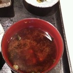 さかなや - お造り膳の赤出汁と香のもの