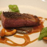 レミニセンス - 鴨、表面は辛口カリカリで中は柔らかジューシーという、自慢の火入れ