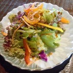 そば繁 - 地鶏炭焼き膳　畑サラダ　季節によって野菜がかわる