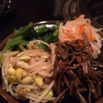 Hongou - 小皿のナムル盛り