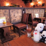 喫茶キャメル - ひゃぁ、涼しいぃぃぃ！！やっぱりクーラーはいいな～
店内も落ち着いた雰囲気でくつろげます。
ここから動きたくないぞっ。