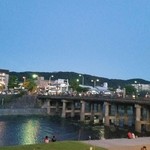 モリタ屋 - 暮れかかる三条大橋