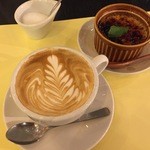 文房具カフェ - カプチーノ、ほうじ茶のブリュレはちみつ風味