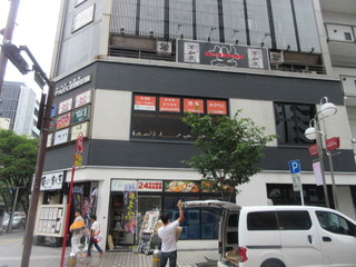 Hakata Miyachiku - 中洲の交差点にある宮崎牛を安価に食べれるステーキレストランです。 
                        
