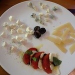 ミ・カーサ - チーズ盛り合わせ860円