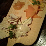 Iogi Baru Hare Bare - 3種チーズの盛り合わせ