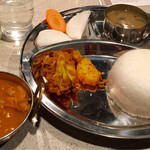 Sekuwa Corner - ダルバート定食Aの全体です。