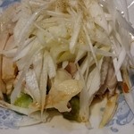 中華料理 銀河楼 - 蒸し鶏のネギソースがけ