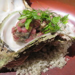 ライラ - オーブラック牛、和歌山県産の天然岩牡蠣2