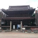 南幸 - お店のすぐそばには『城端別院　善徳寺』