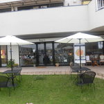 ロンネフェルト ティーハウス松江 - 前庭でも飲めます