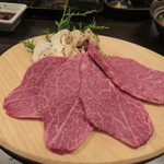 SATOブリアン - 焼き前　シャトーブリアンとカナダ産松茸のすき焼き