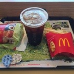 マクドナルド - アボカド海老バーガーセット、690円です。