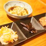 やまめ庵 - 前回同様塩辛ときゃらぶき、なます。そして焼き茄子のおひたし。