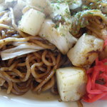 好古壱番館 - 「じゃがいも入り焼きそば」の、どアップ。