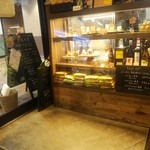 サンプルが入ったショーケース