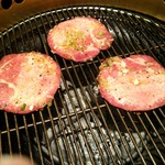 肉焼家　琉庵 - 厚切り上タン塩