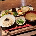 まだま村 - 健康によさげな自然食「縄文ランチ (1500円)」