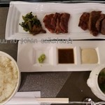 青葉亭 - ソースがおいしい牛タン定食♪