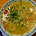 カラテチョップ - ブンカレー：わかりやすく言うとカレーヌード的な。ココナッツミルクが入っているのでスパイシーだけどまろやかです♪