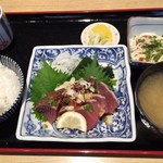 いわたに家 - 鰹たたき定食
