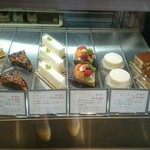 THE DINER ベーカリー・ケーキショップ - ショーケースのケーキ