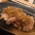 なんばマイクス - 揚げ鶏ネギソース¥240 ボリュームたっぷりジューシーで美味しい〜