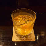 バー アトリウムギンザ - ラスティネイル。スコッチウイスキーにドランブイを加える。101回目記念で金箔入り♪