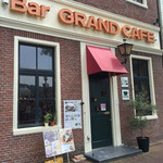 Bar GRAND CAFE - なんか申し訳なさそうに小さめの扉ですけど、BARですからね…