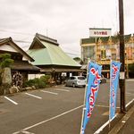 宿場そば - 駐車場がめっちゃ広い