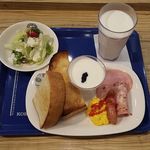 神戸屋キッチン - "モーニングセット"
            厚切りトースト、スクランブルエッグ、ウインナー、ハム、サラダ、ヨーグルト