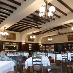 雲仙観光ホテル・メインダイニング - 広くて、落ち着いた店内