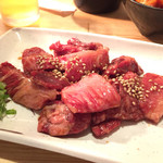 炭火焼肉ホルモン 徳臓 - 2015.8. 注文必至の赤身切り落とし