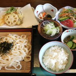 Nagomiya - 日替わりランチの、山菜天うどん。980エン！！